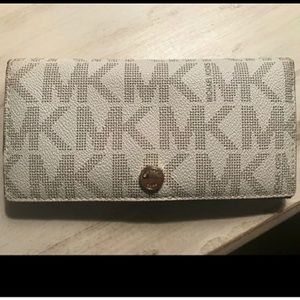 Michael kors wallet